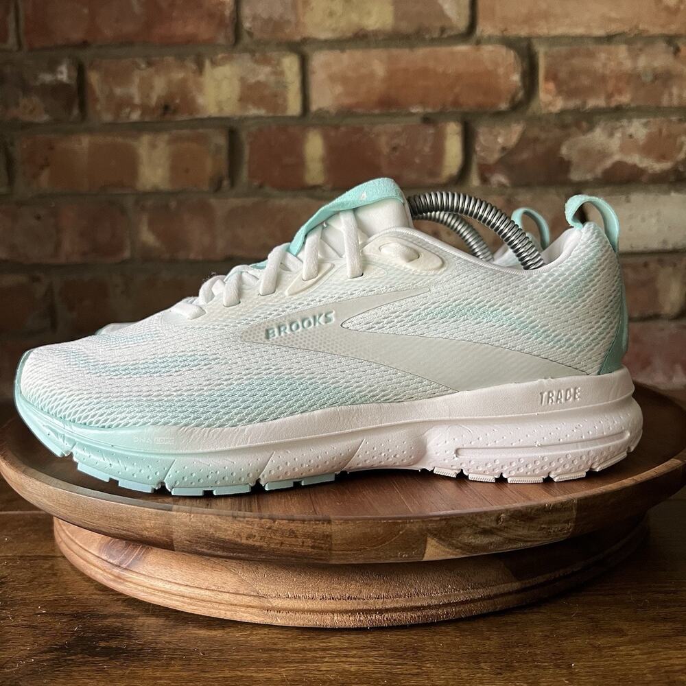 Brooks Trace 4 Bright White Aqua Neutral Cushion Trainer Running Women's 7 Shoe